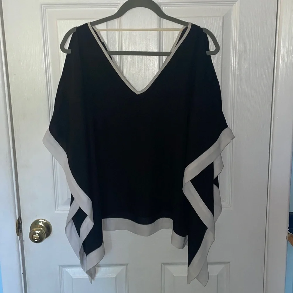 BCX Black and White Poncho Top - Picture 1 of 5